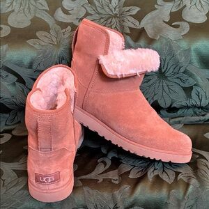 UGG Chestnut Women’s Boots